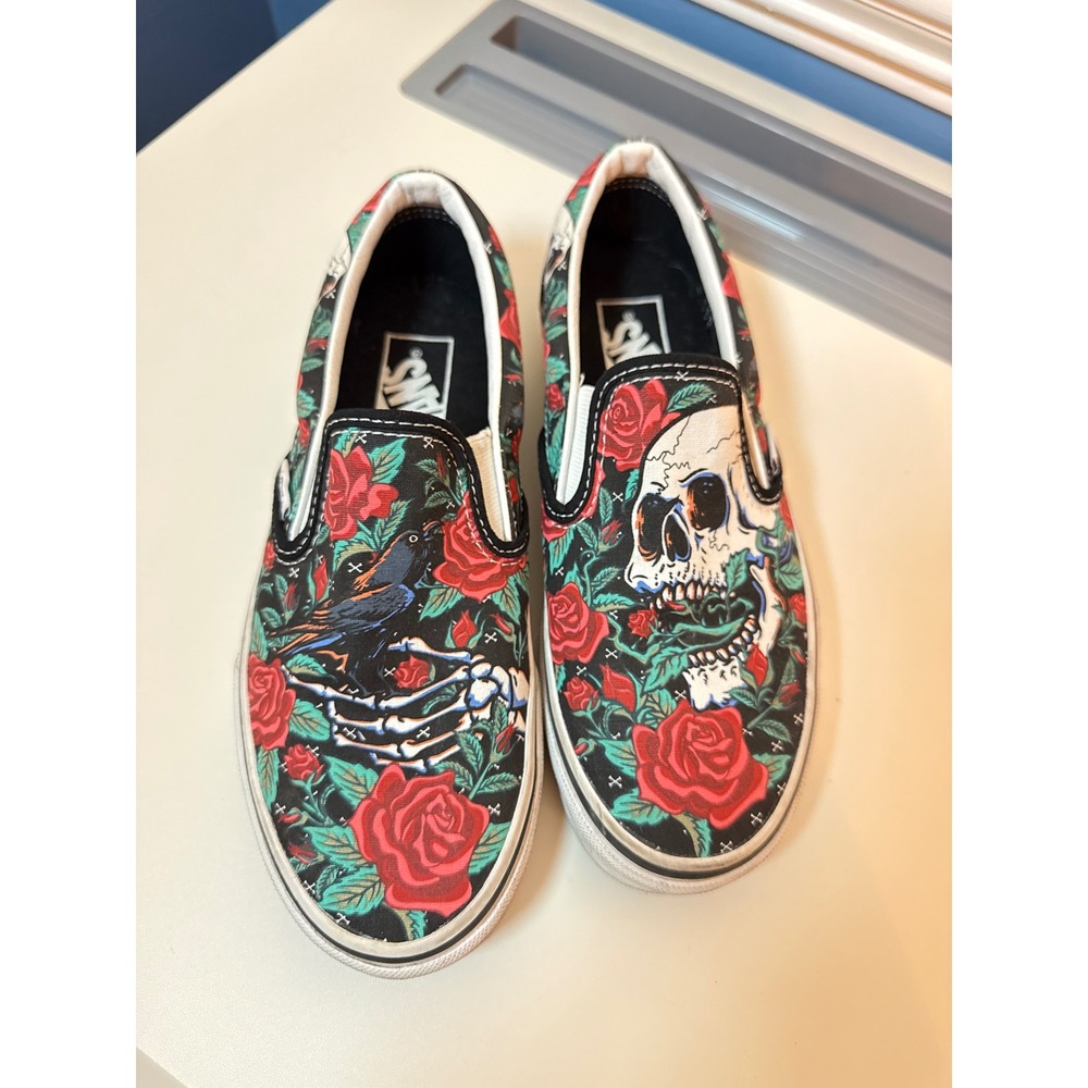Vans Slip On Shoes Women 6.5 Skull Rose Raven Black Red Floral Sneaker